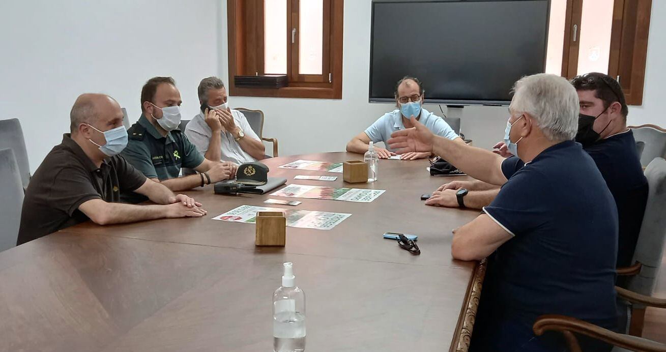 Momento de la reunión para elaborar el  operativo de seguridad en los campos de Cieza para esta campaña de fruta