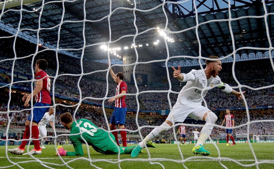 Ramos celebra el 1-0 en la final de Milán