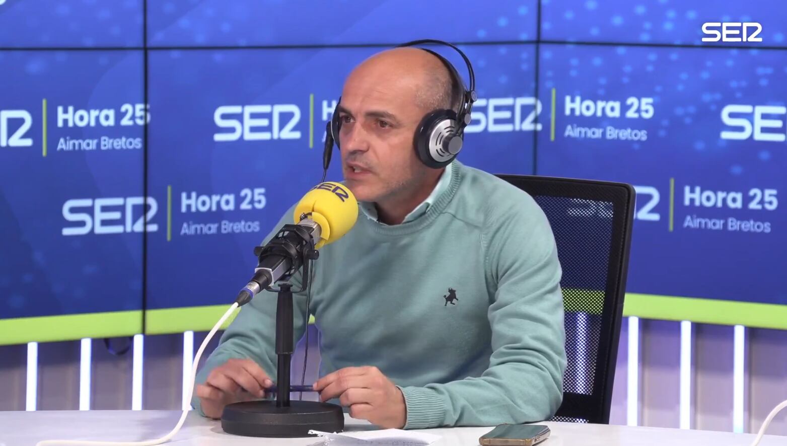 David Cabrera, ex vicepresidente del Cabildo de El Hierro, en los estudios centrales de la Cadena SER