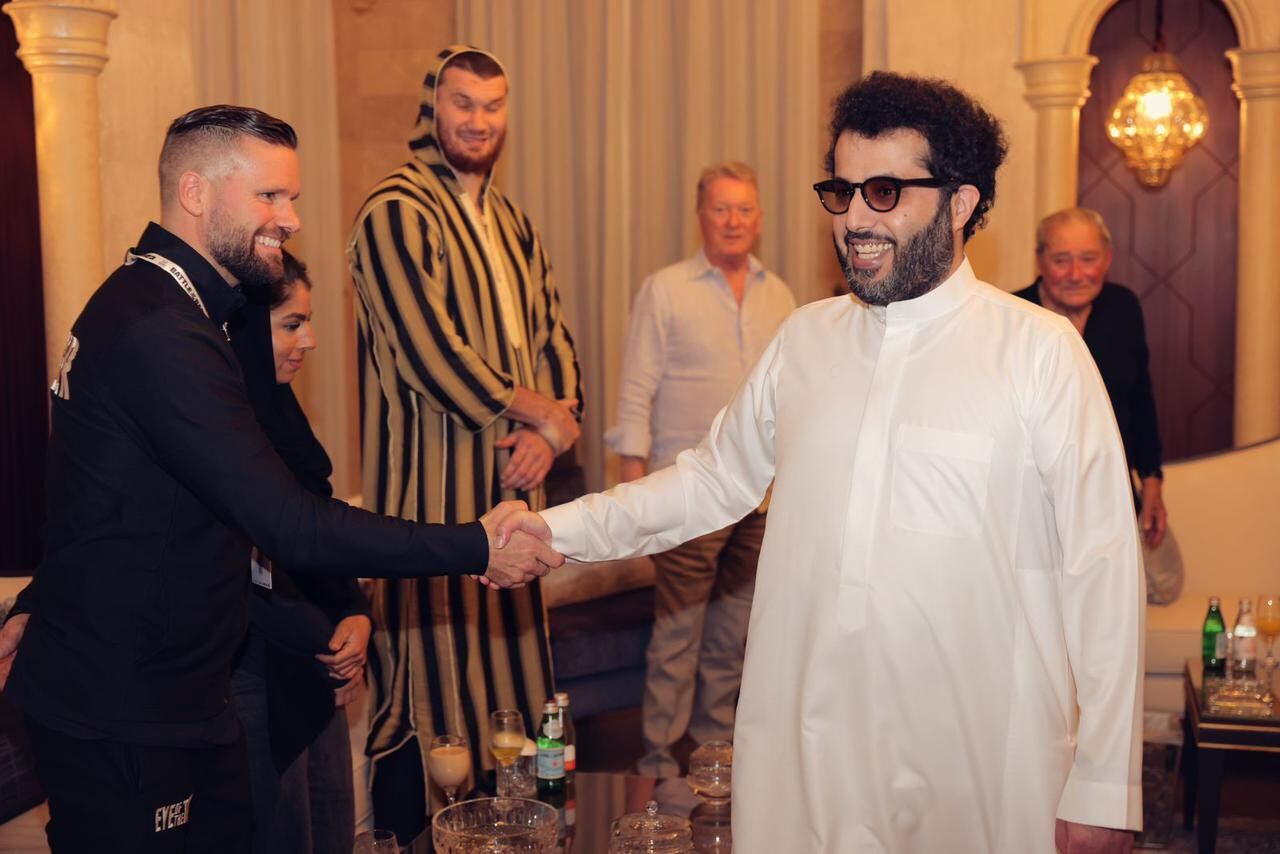 Turki revoluciona el deporte en Arabia y su Almería se hunde.