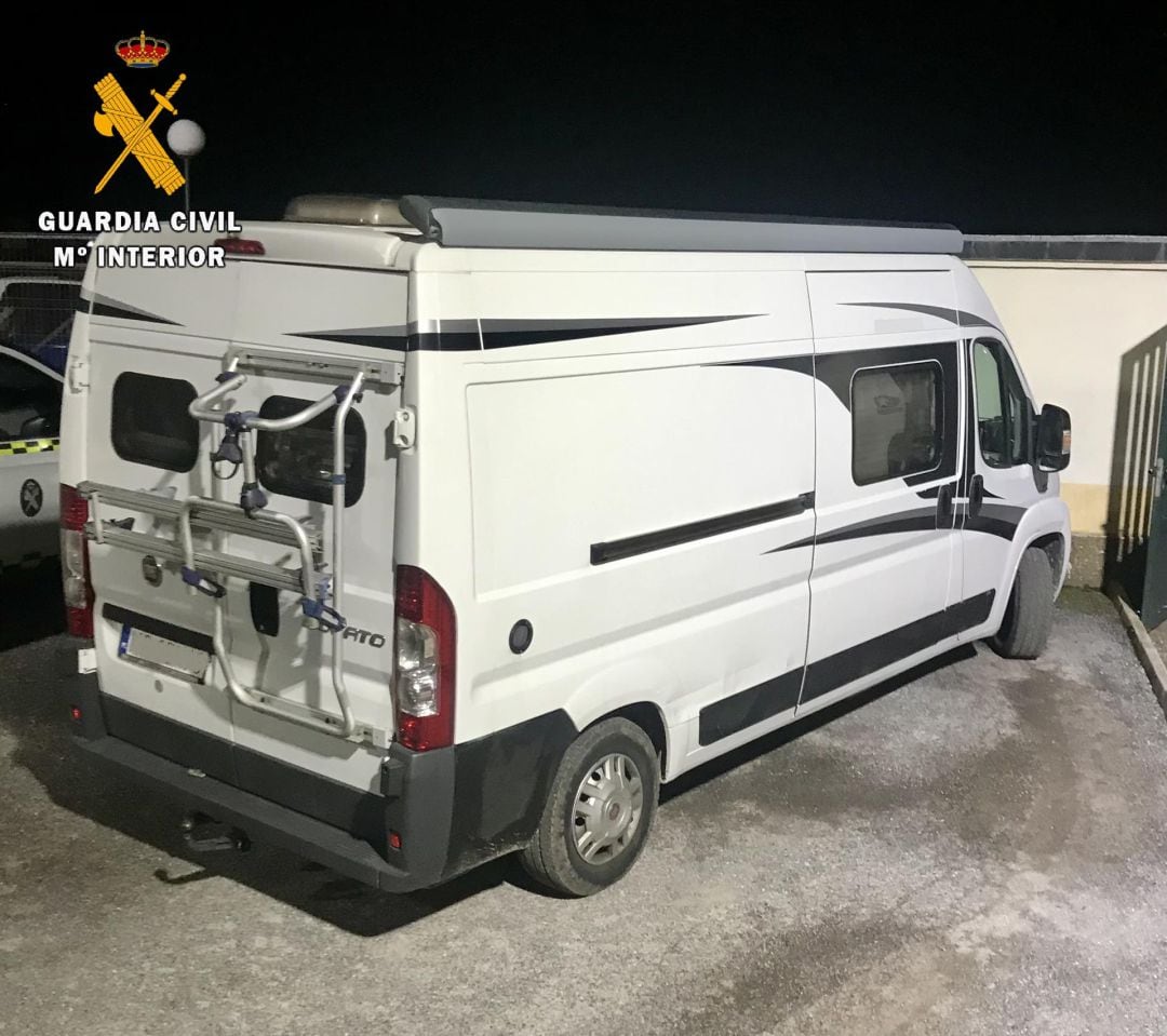 La furgoneta en la que se movían los arrestados. 
