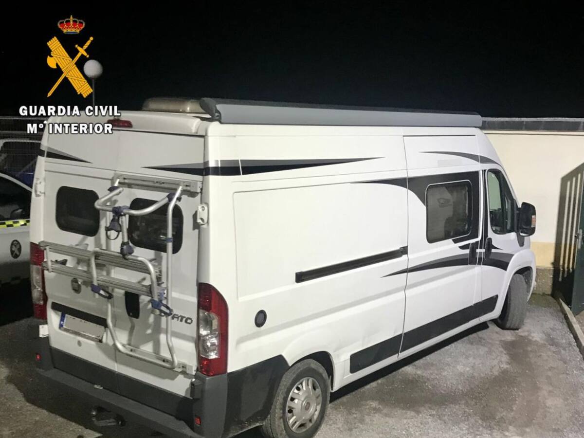 Dos detenidos por 17 robos en vehículos aparcados en playas de Asturias, Lugo y País Vasco