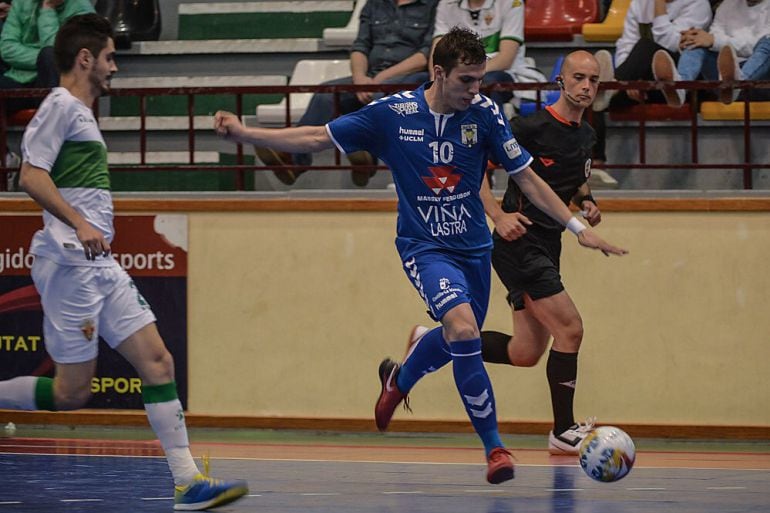 Un momento del partido Elche CF Sala-Valdepeñas jugado en el Pabellón Esperanza Lag de Elche