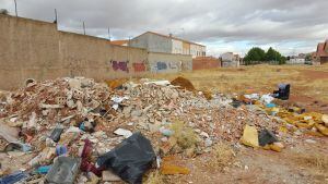 Vertido ilegal situado en el barrio de El Porvenir