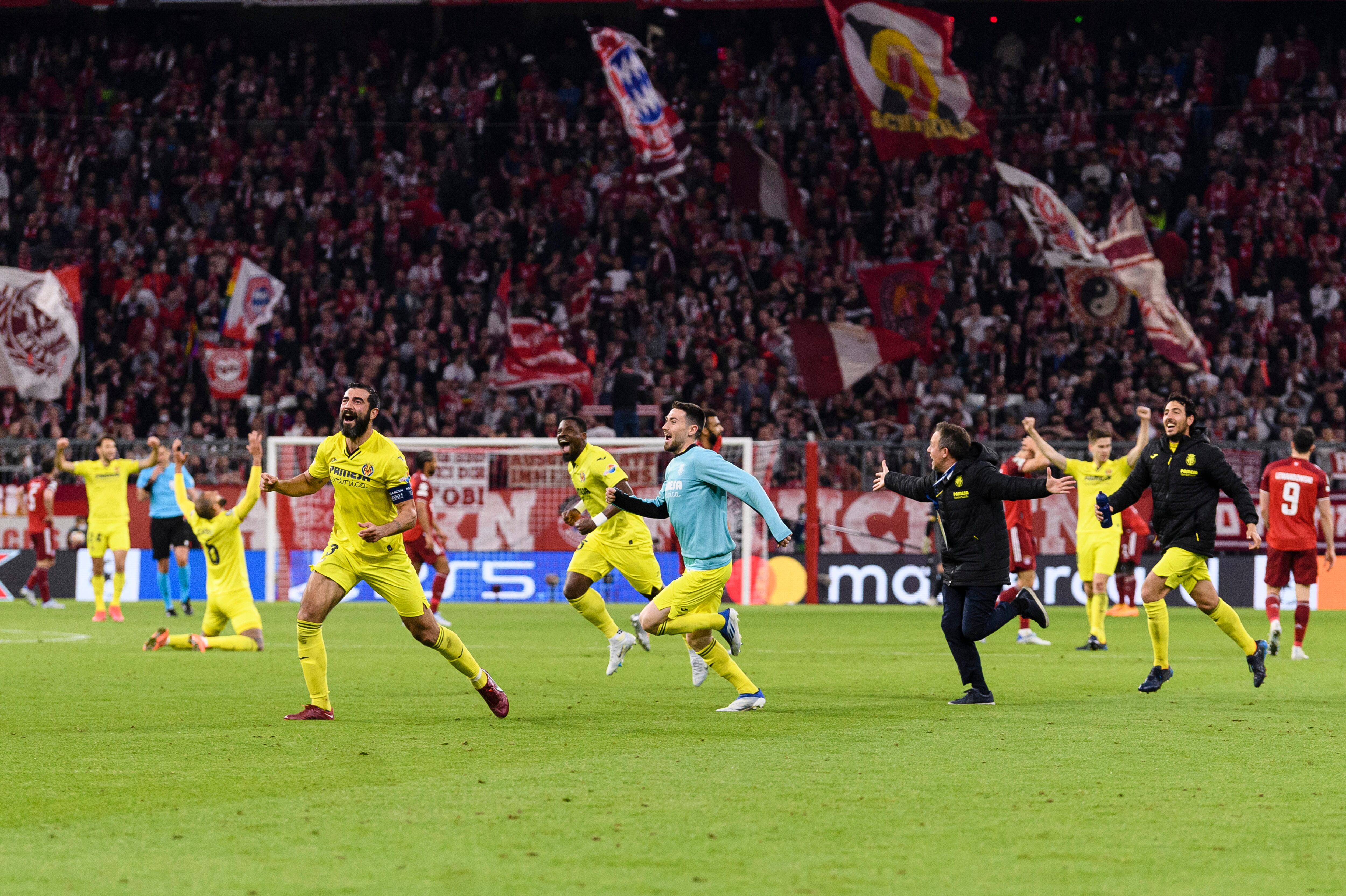 Los futbolistas del Villarreal, celebrando el pase a las semifinales de la UEFA Champions League en el Allianz Arena