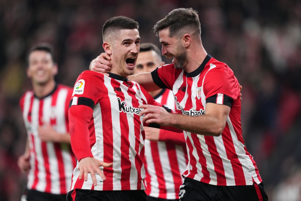 Yeray Álvarez y Oihan Sancet celebran un gol del Athletic al Cádiz en San Mamés