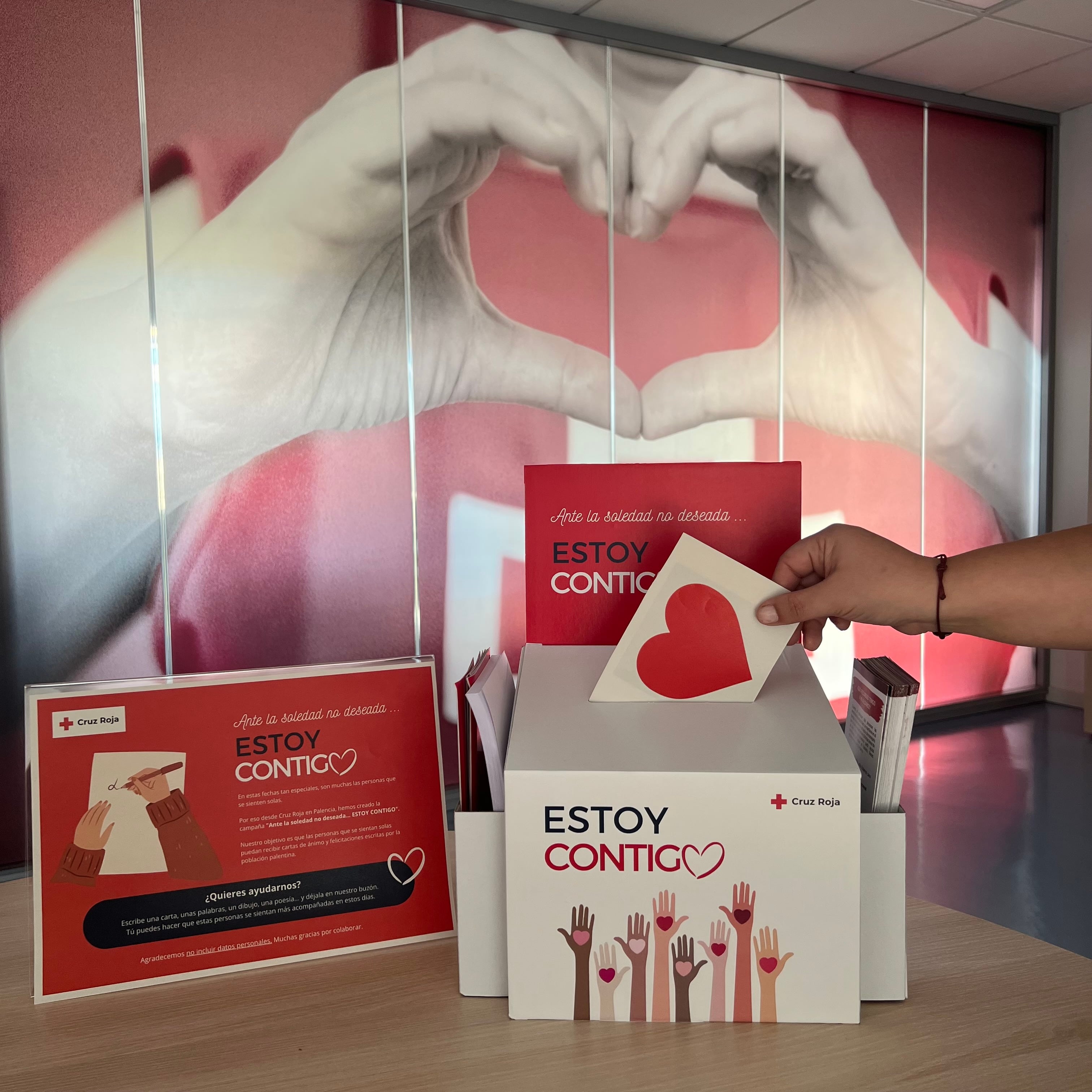 Cruz Roja en Palencia presenta la tercera edición de su campaña para acompañar a quienes se sienten solos en estas fechas