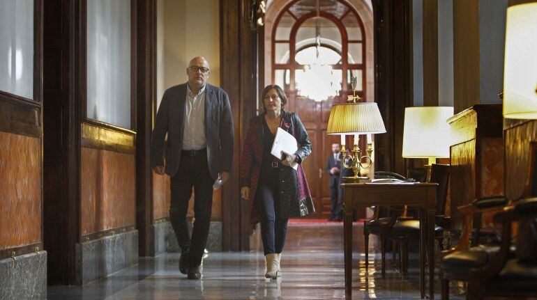 Carme Forcadell amb el primer secretari de la Mesa del Parlament