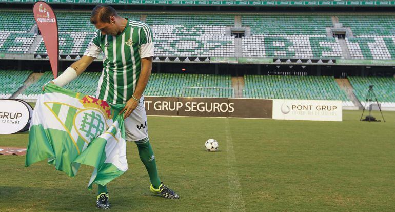 Joaquín Sánchez ha sido presentado como nuevo jugador del Betis en el Benito Villamarín.