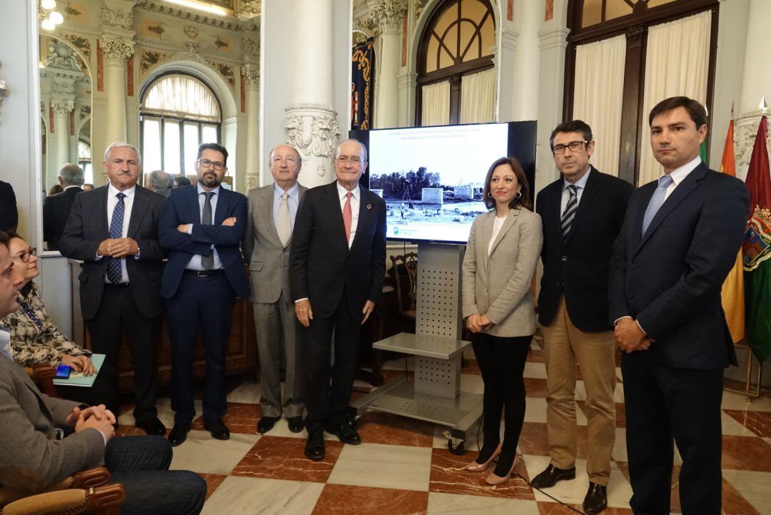 Los responsables de las administraciones ante de presentar el plan de inundabilidad