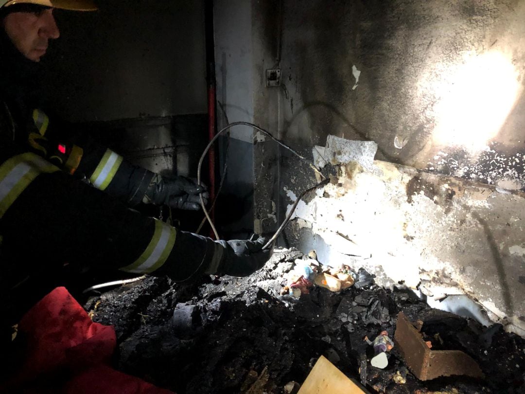 Así quedó el Belén de la vivienda, que es donde se originó el incendio