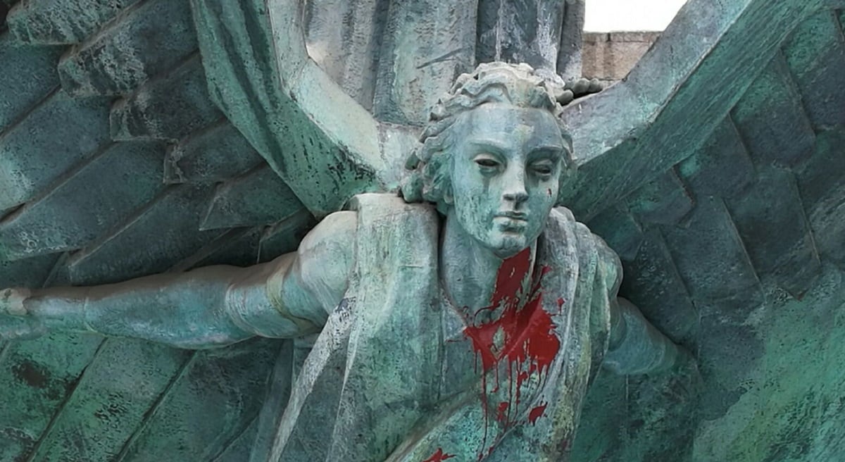 Monumento a Franco vandalizado en señal de protesta por el incumplimiento de la Ley de Memoria Histórica