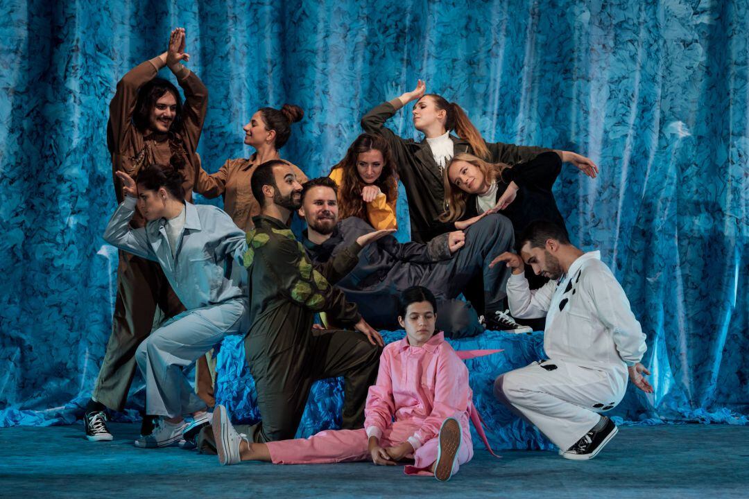 Los diez actores y actrices que representarán &quot;El show del nou món&quot; este jueves en el Teatre Calderón d&#039;Alcoi.