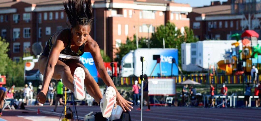 La atleta Ana Peleteiro durante la final de triple salto