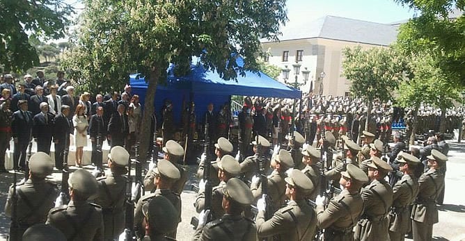 El rey preside el desfile militar por el 250 Aniversario de la Academia de Artillería de Segovia.