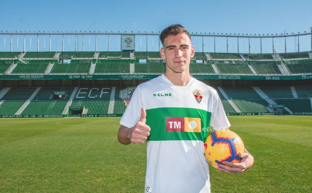 Dani Calvo en el estadio Martínez Valero