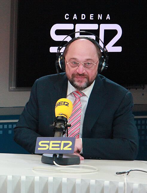 Pepa Bueno entrevista al candidato de los socialistas europeos a la Comisión