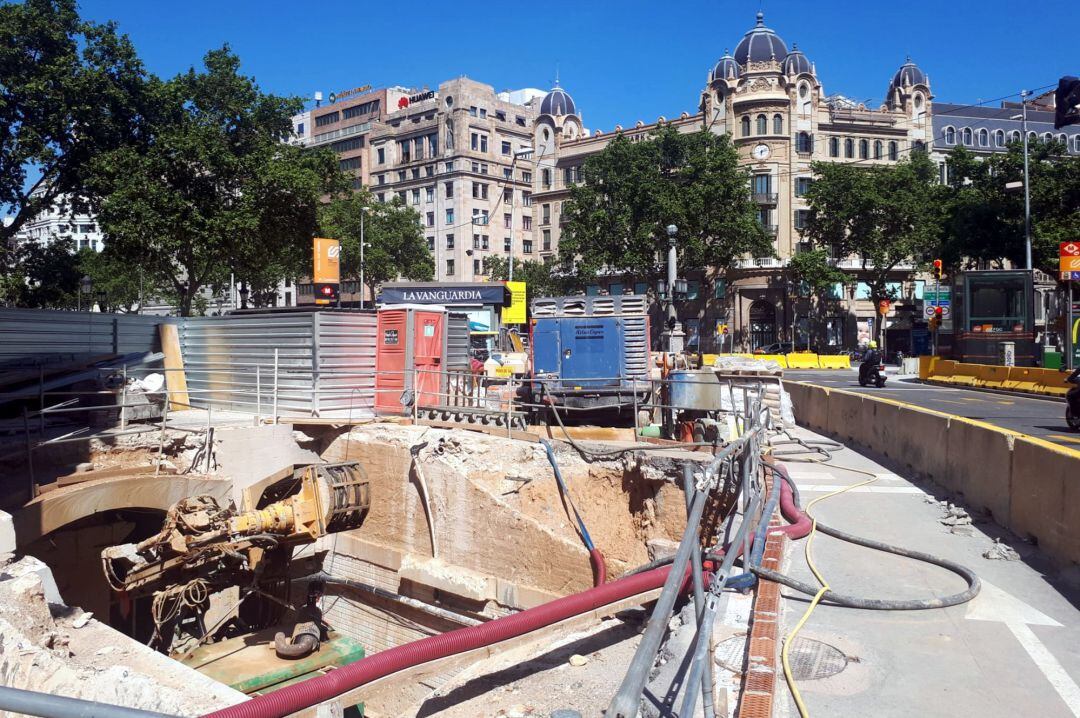Pla mitjà de les obres a l'estació d'FGC de plaça Catalunya