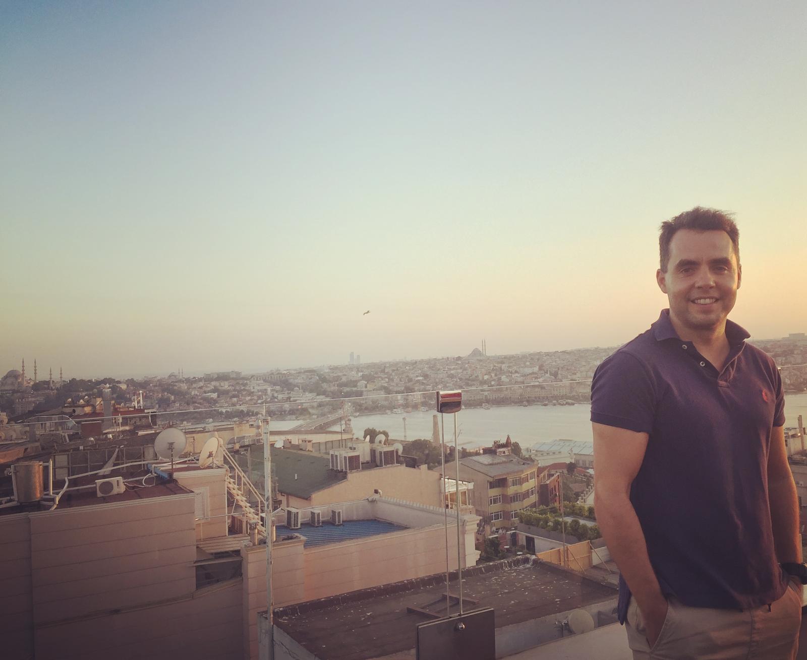 En Estambul durante su primera estancia fuera de España y donde trabajó tres años