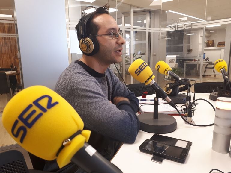 El nuevo concejal de Sí se Puede Aranda durante la entrevista en Hoy por Hoy Aranda