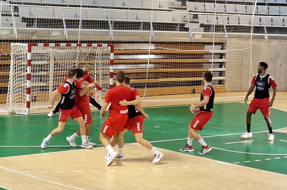 Bada Huesca durante un entrenamiento en el Palacio de los Deportes