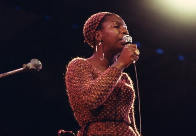 Nina Simone en una actuación en el Festival de Newport de 1970