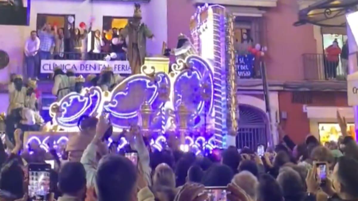 Gritos del público al rey Baltasar en Sevilla por lo ocurrido durante la cabalgata