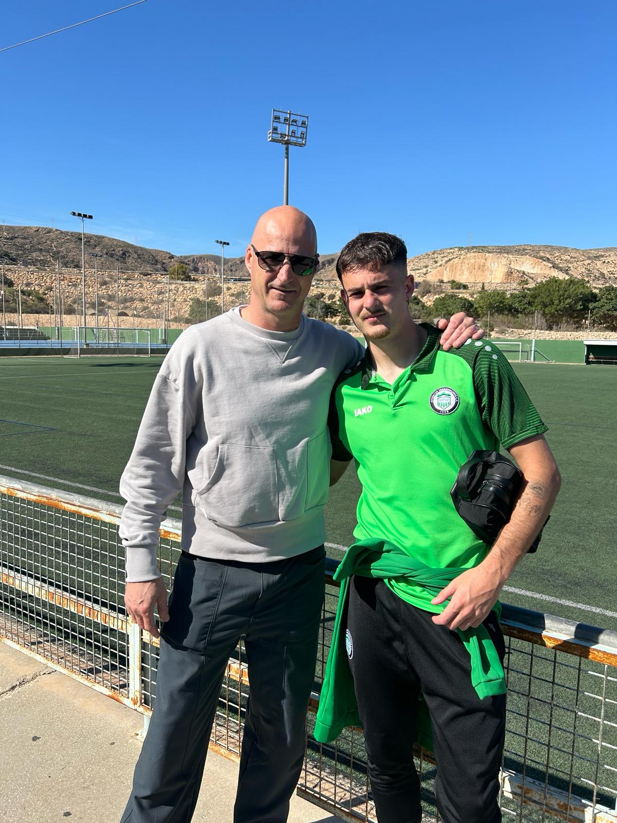 Kike portero e Iker delantero, son padre e hijo.