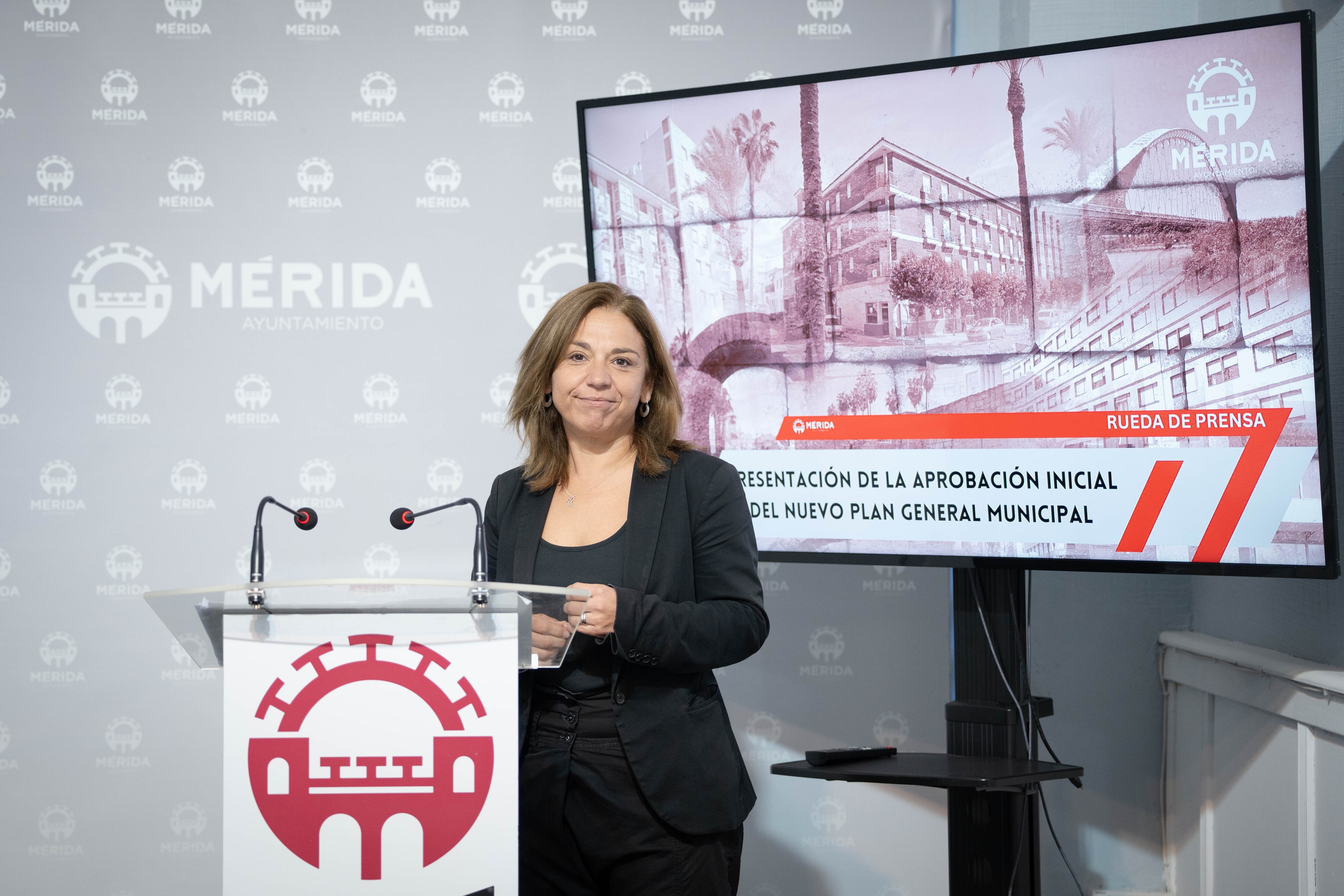 Silvia Fernández presenta el Plan General de Urbanismo de Mérida