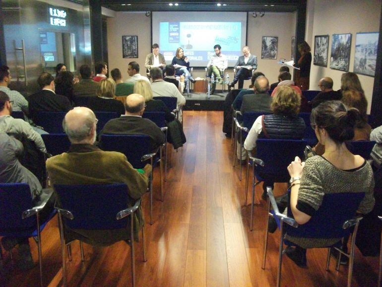 El debate se ha hecho en la Sala de Conferencias de la emisora