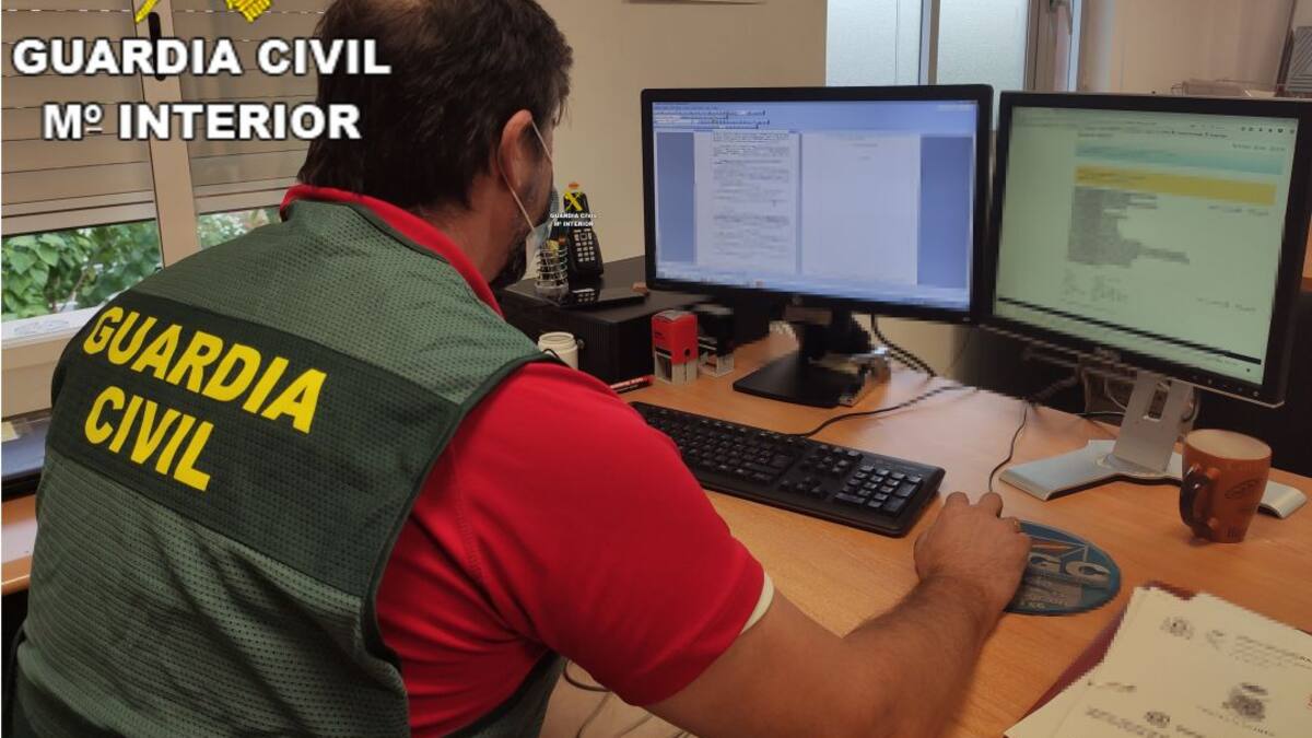 Detingut un jove a Albaida per delicte d'estafa, falsificació documental i suplantació d'identitat