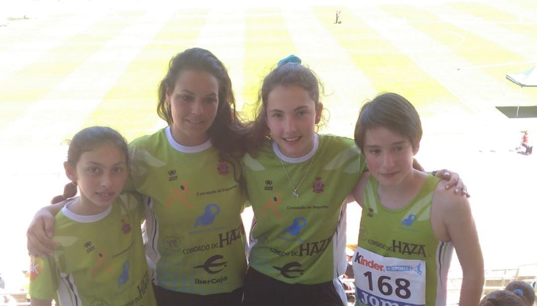 Los integrantes del equipo infantil en Soria. Paula Sebastían, Paula Carranza -entrenadora-, Arantza Fresno y Juan Miguel Sanz, de izq. a dch.
