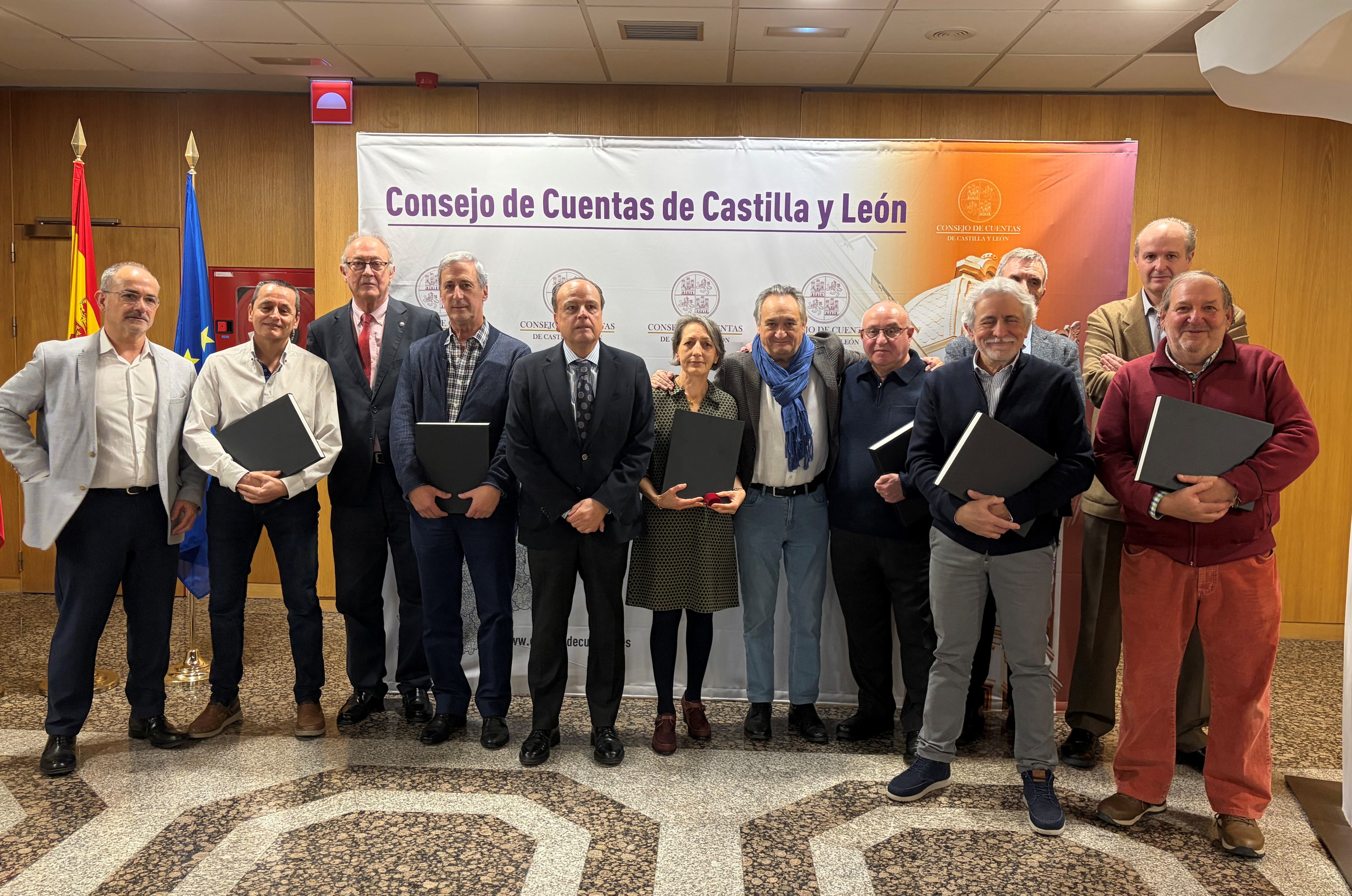 El Consejo de Cuentas homenajea a sus empleados más veteranos y da la bienvenida a las nuevas incorporaciones
