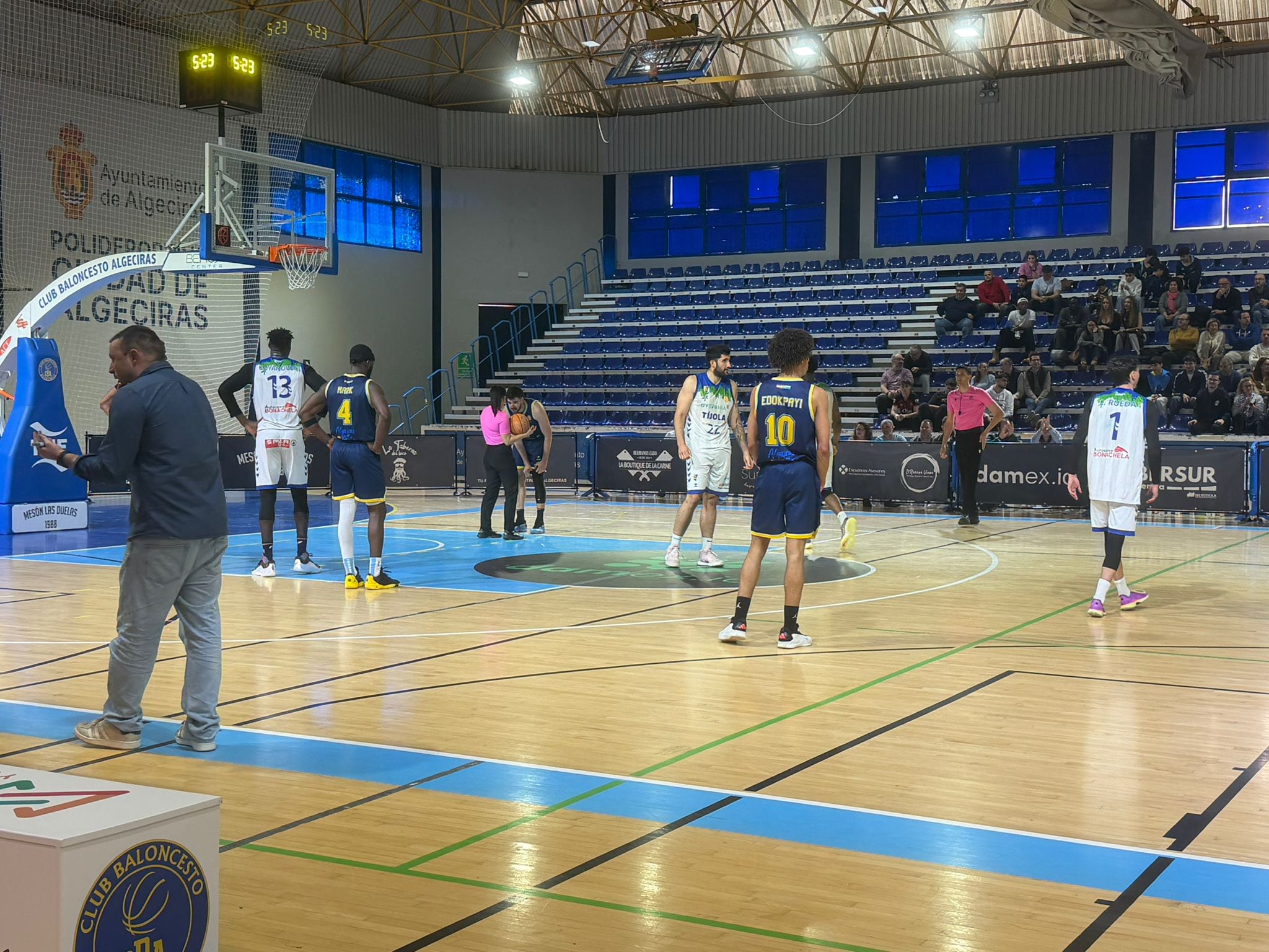 Un lance del partido