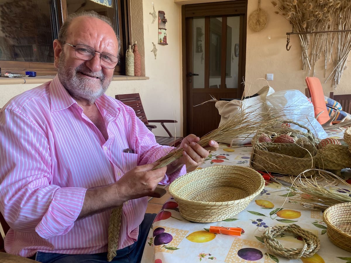 La memoria de la artesanía del esparto resiste al olvido en un pueblo de Cuenca