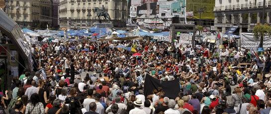 Asamblea del movimiento 15-M en la Puerta del Sol para acordar el protocolo de desalojo