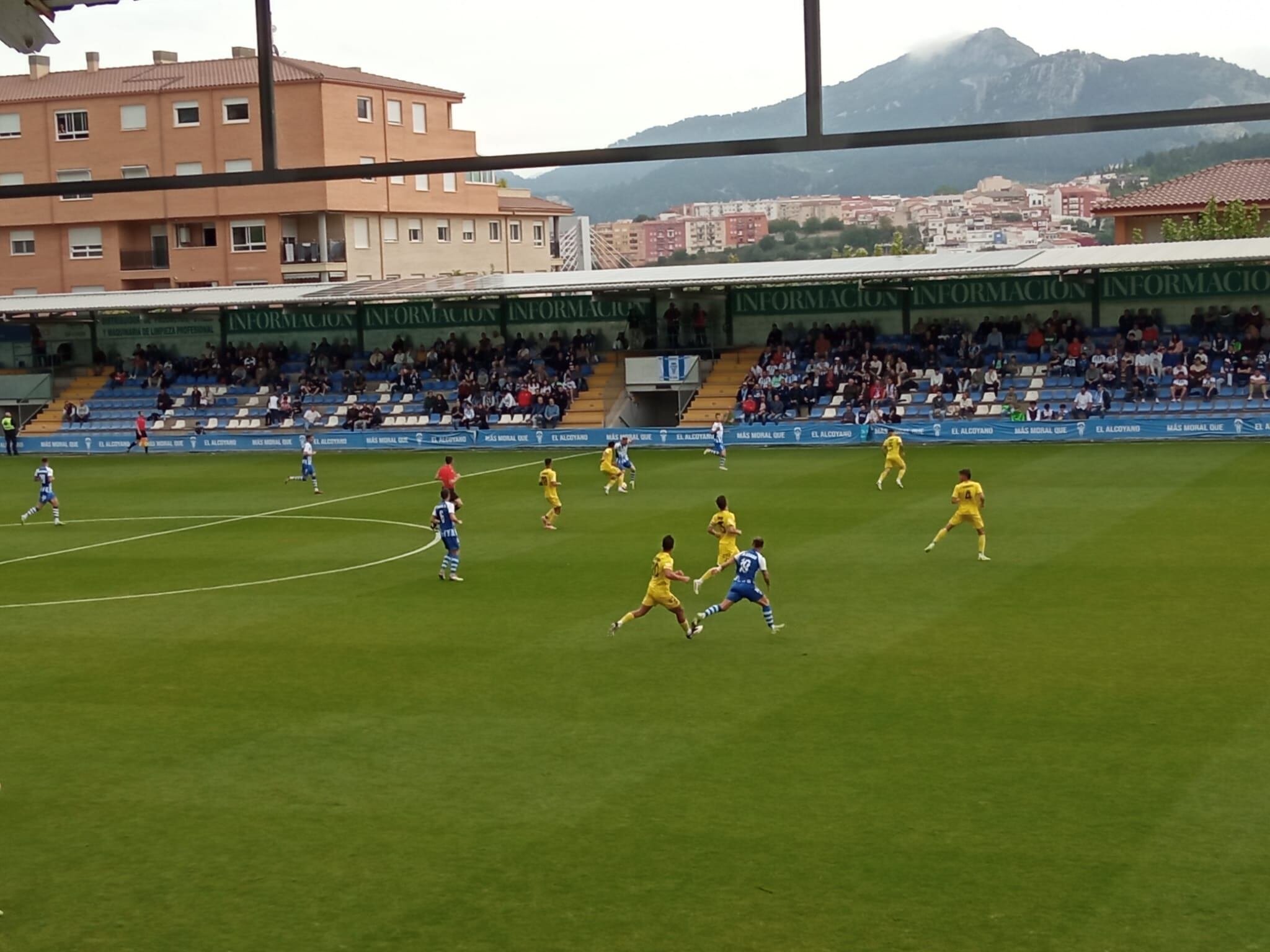 Instante del partido entre el CD Alcoyano y el Intercity