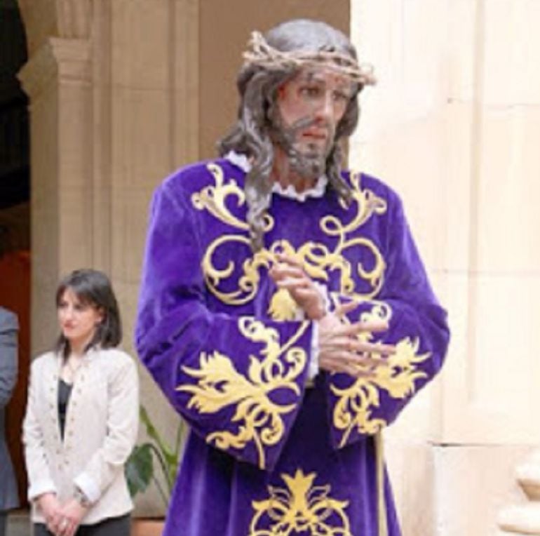 La escultora Mar Blazquez acude a Hora Cofrade para anunciar su exposición en el museo de Archena 