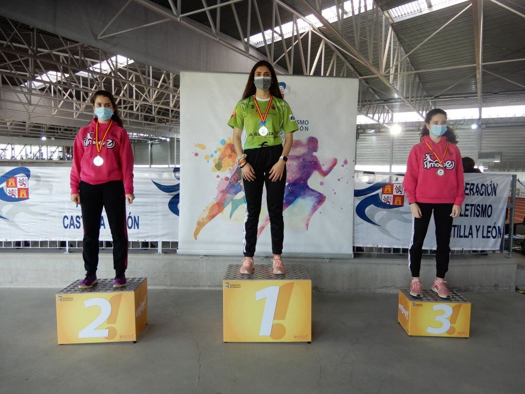 Ana Cubillo, nueva campeona de Castilla y León de 800 metros lisos sub-18.