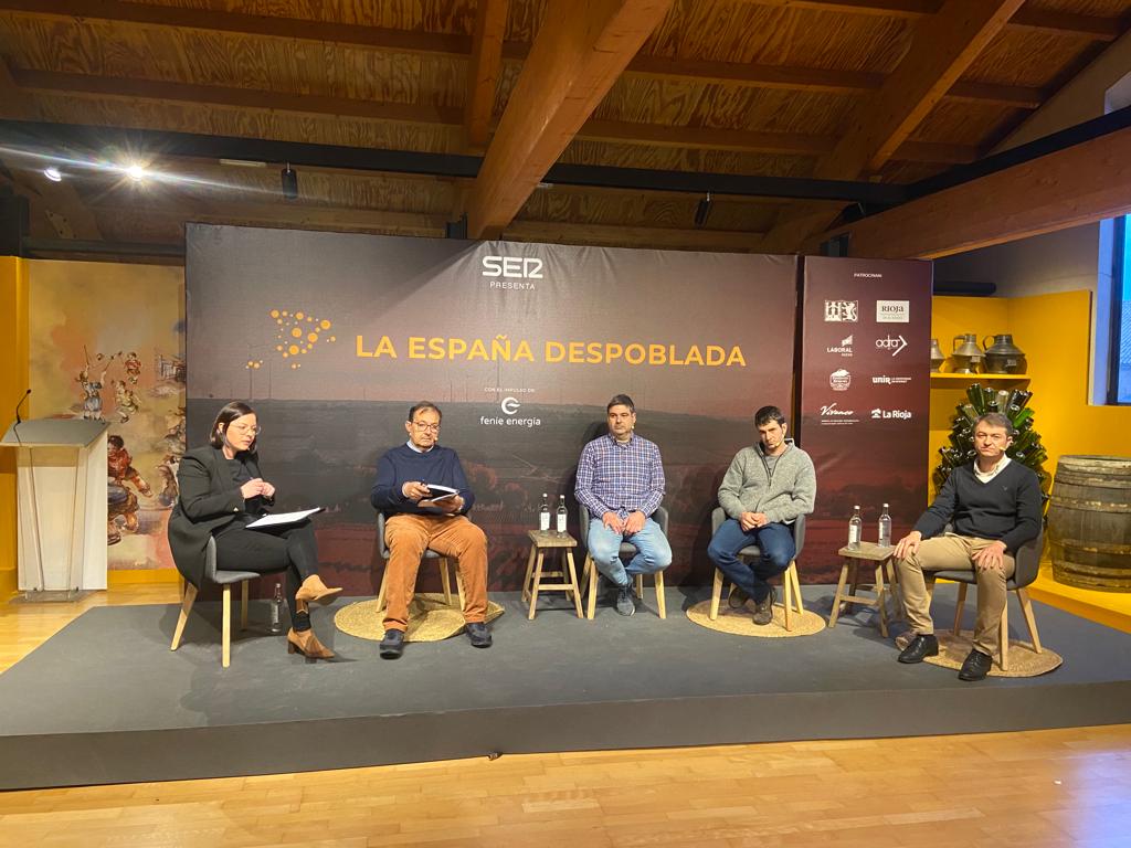 Gerardo Cueto, concejal del Ayuntamiento de Briones, Nacho Ruiz del Banco de Tierras; Roberto Calvo &#039;El praeño&#039; y Rafael Vivanco, de Bodegas Vivanco