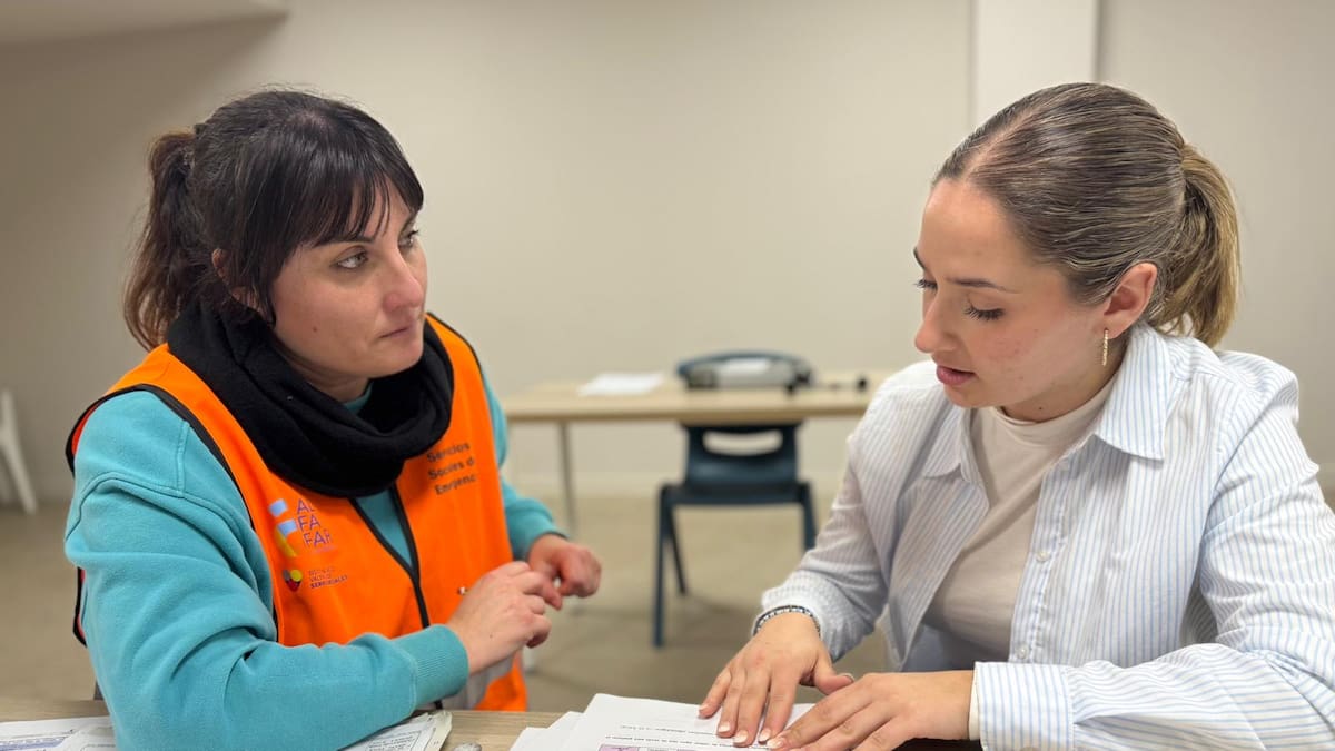 Laura Martínez a la izquierda