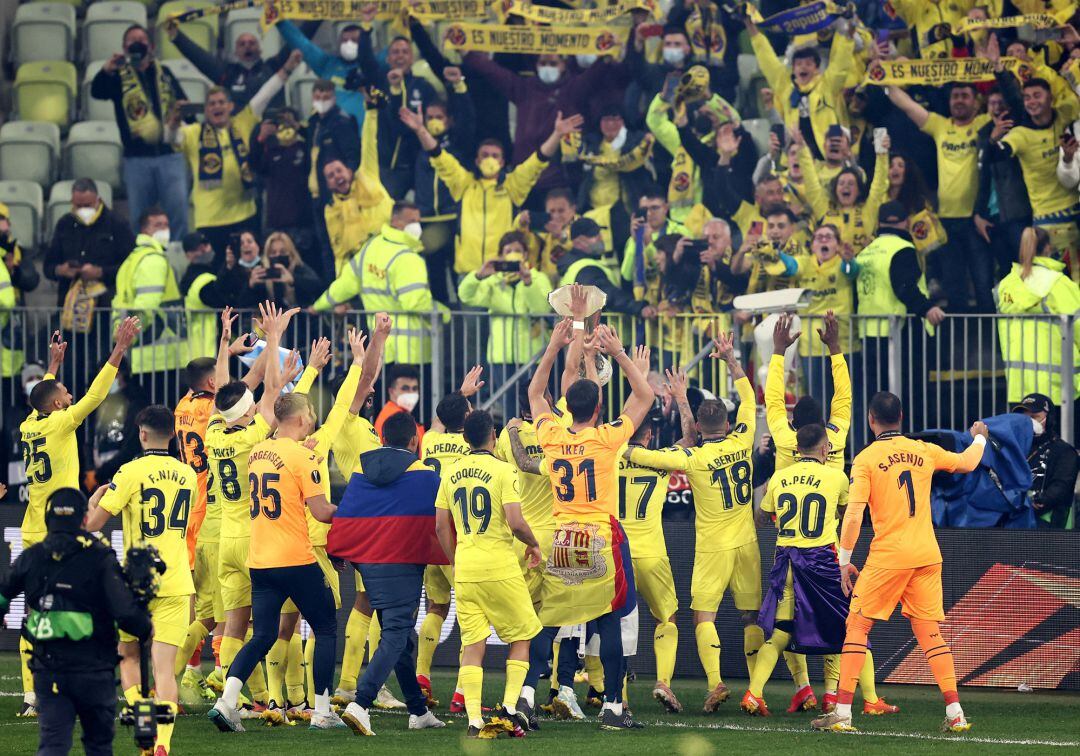 GDANSK, POLAND - MAY 26: Players of Villarreal CF celebrate with their 
