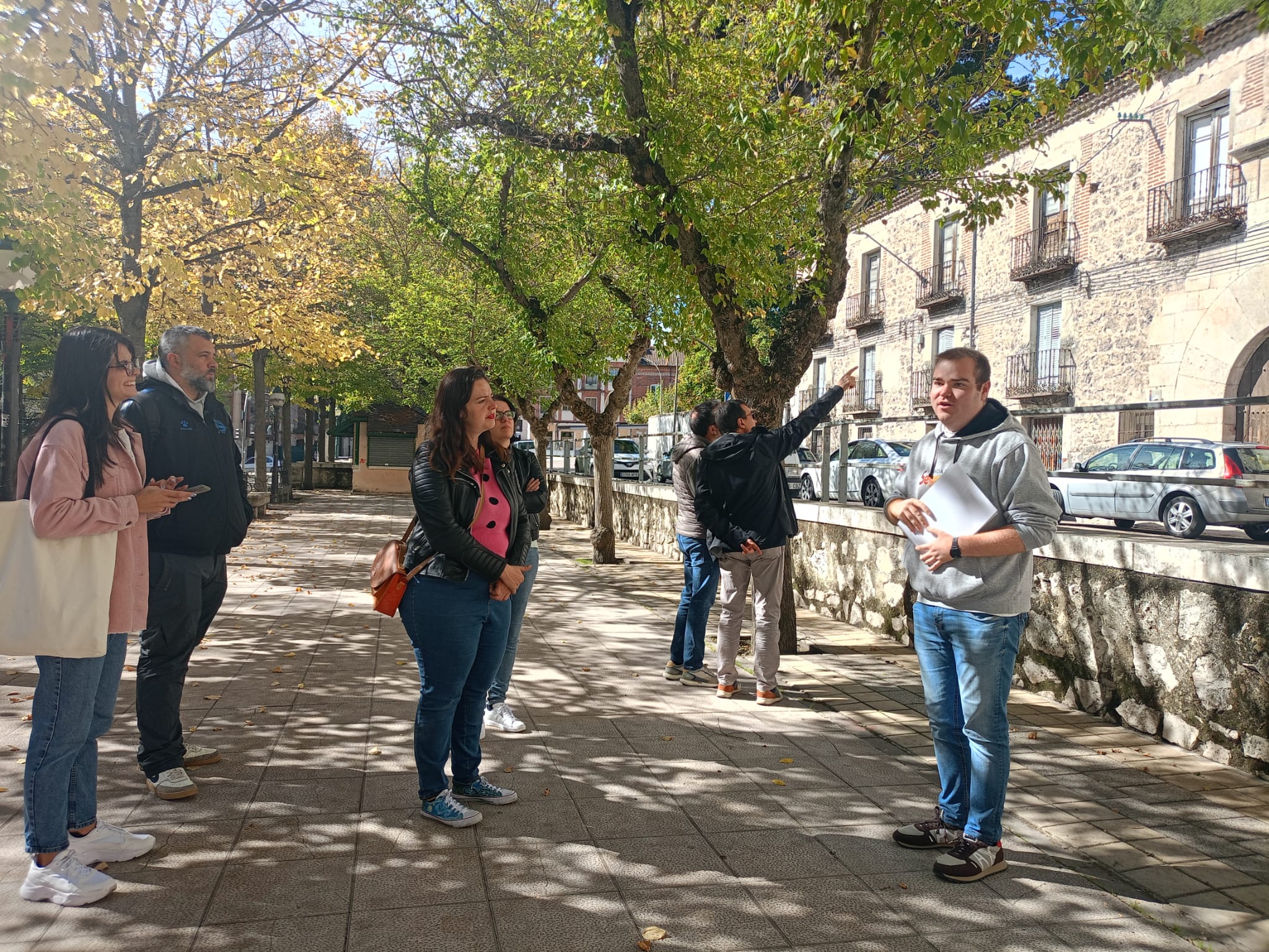 Parada en el convento Santa Ana de Cuéllar durante la presentación a los concejales del equipo de gobierno de las rutas otoñales en Cuéllar