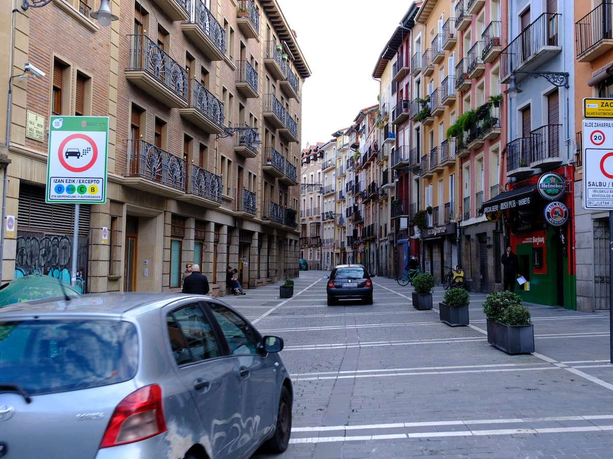El tráfico en la Zona de Bajas Emisiones de Pamplona se ha reducido en casi 11.000 vehículos