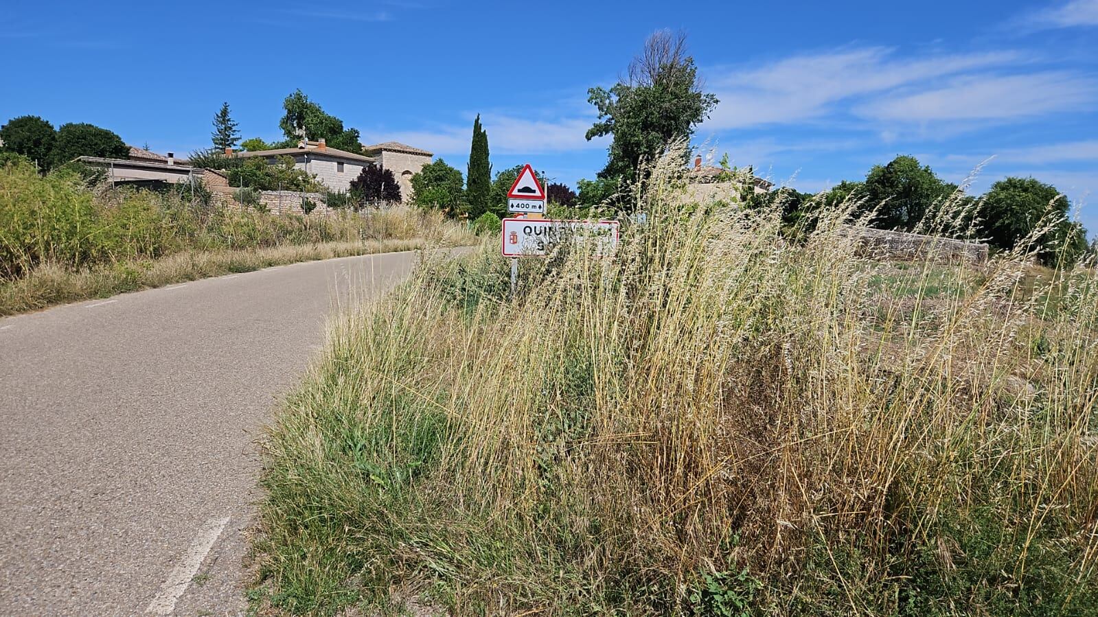 El PSOE denuncia el retraso en la limpieza de cunetas y arcenes de las carreteras de la Diputación