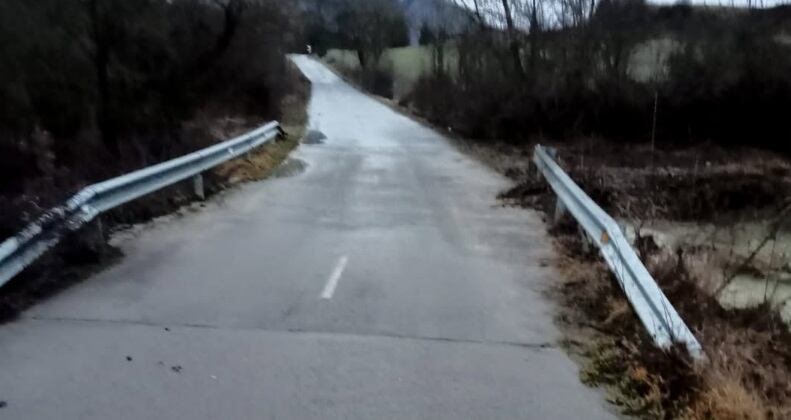 La calzada, este miércoles, ya se encuentra sin agua y permite su paso
