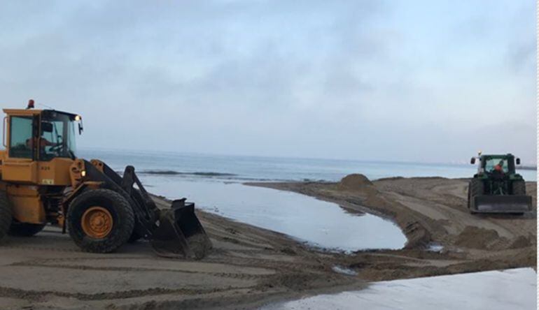 Estragos ocasionados en la playa de La Albufereta en el último temporal de abril