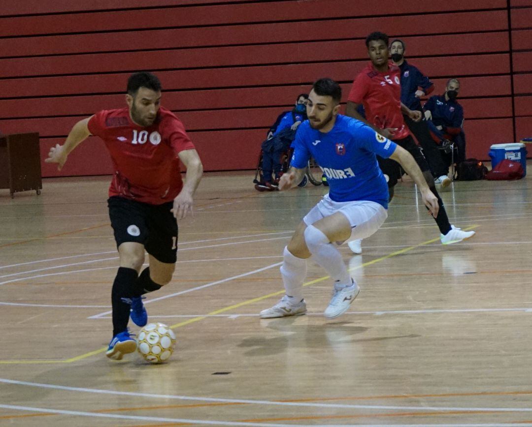 David Losilla encara a un rival