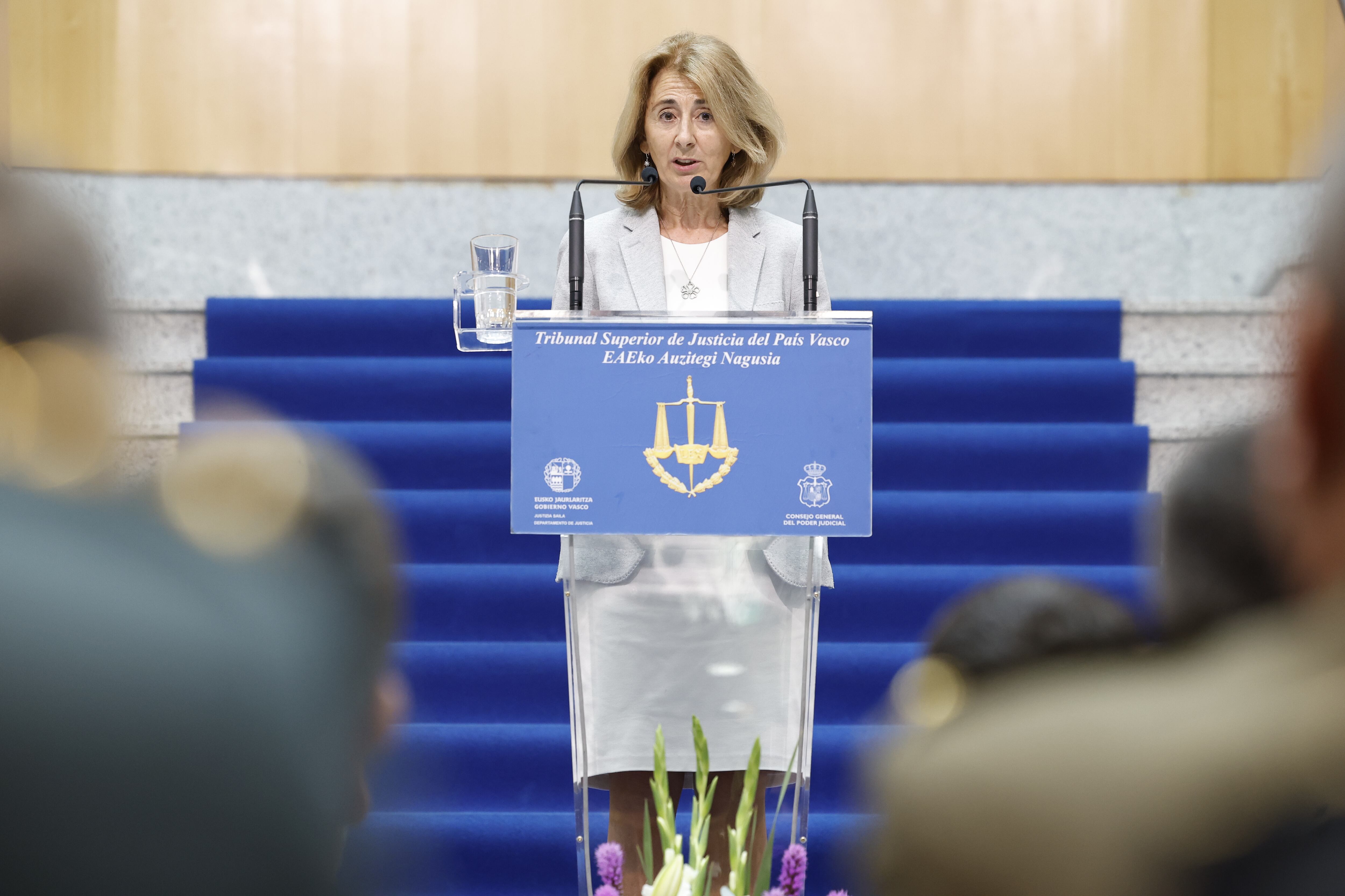 BILBAO, 26/09/2025.- La Fiscal Superior del País Vasco, Carmen Adan, interviene durante la apertura del Año Judicial en el País Vasco, que se ha celebrado este viernes en Bilbao y a la que ha asistido el ministro de la Presidencia, Justicia y Relaciones con las Cortes, Félix Bolaños. EFE/ Miguel Toña POOL