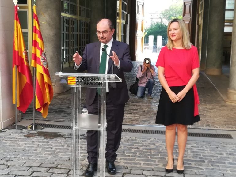 El presidente de Aragón, Javier Lambán, y la consejera de Universidad, Pilar Alegría 